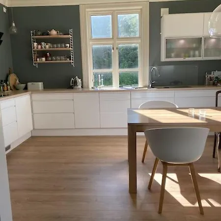 Romslig Bolig- Idyllisk Og Sentralt Beliggende I Svolvær
