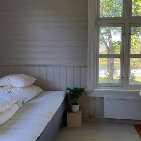 Hébergement de vacances Romslig Bolig- Idyllisk Og Sentralt Beliggende I Svolvær