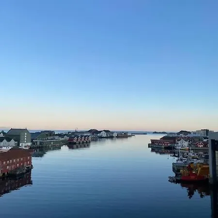 Romslig Bolig- Idyllisk Og Sentralt Beliggende I