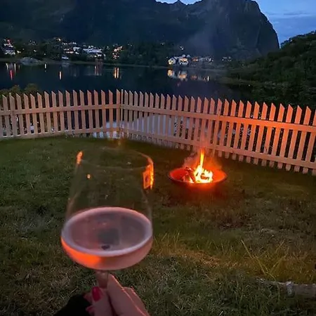 Romslig Bolig- Idyllisk Og Sentralt Beliggende I * Svolvær