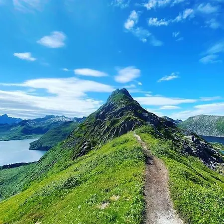 بيت للعطل Romslig Bolig- Idyllisk Og Sentralt Beliggende I *